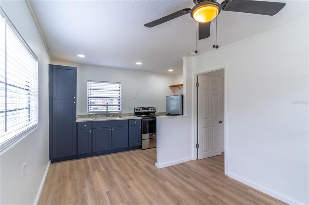 For Sale: $194,900 (2 beds, 0 baths, 720 Square Feet)