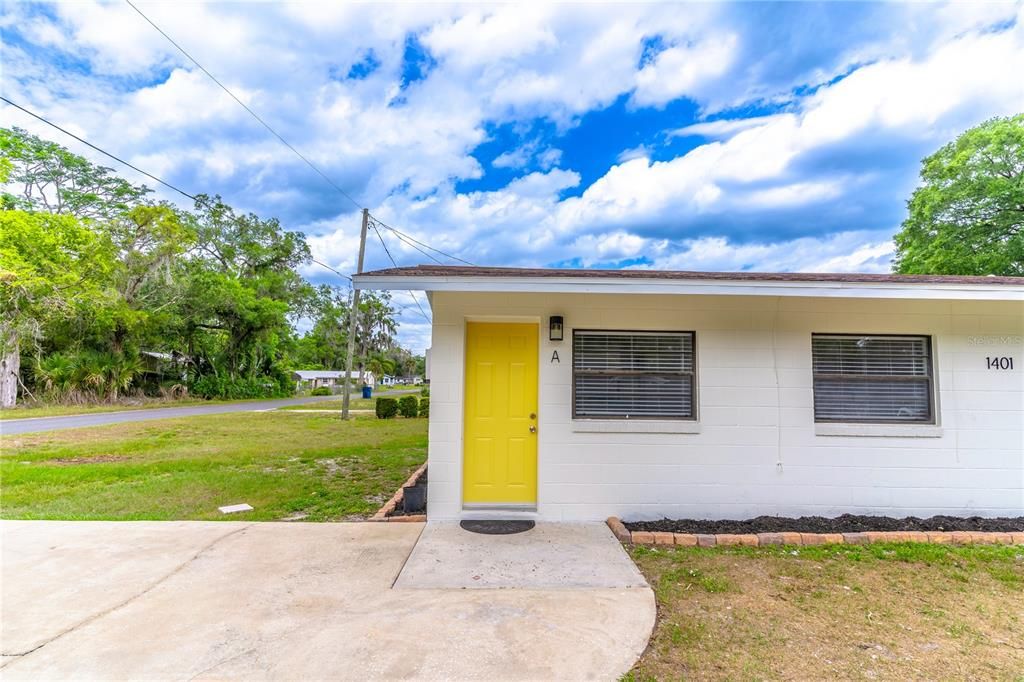 For Sale: $194,900 (2 beds, 0 baths, 720 Square Feet)