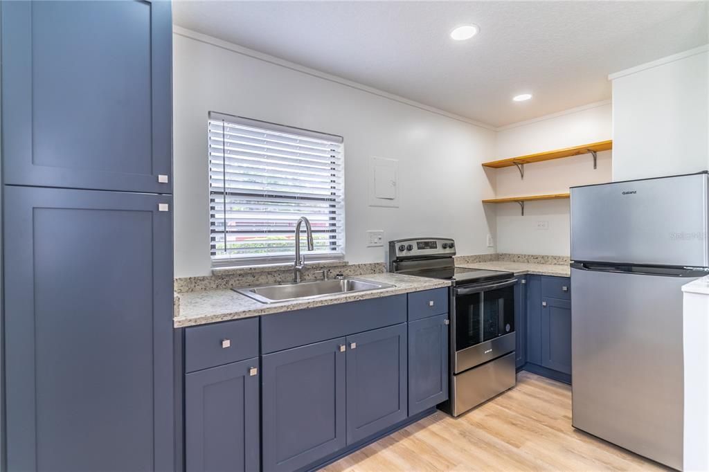 For Sale: $194,900 (2 beds, 0 baths, 720 Square Feet)