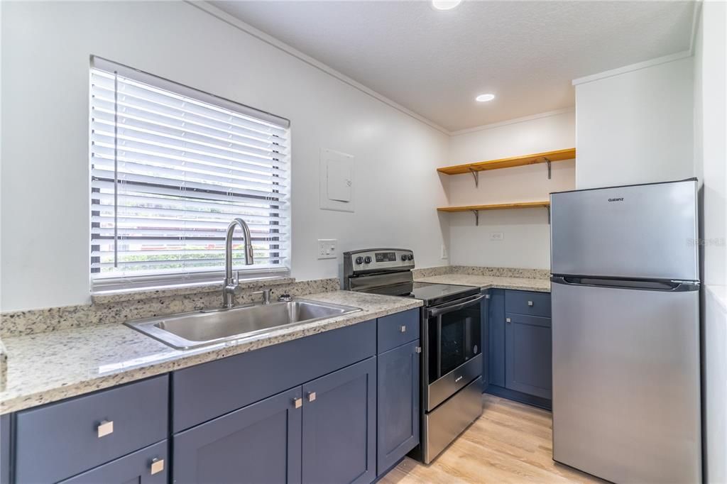 For Sale: $194,900 (2 beds, 0 baths, 720 Square Feet)