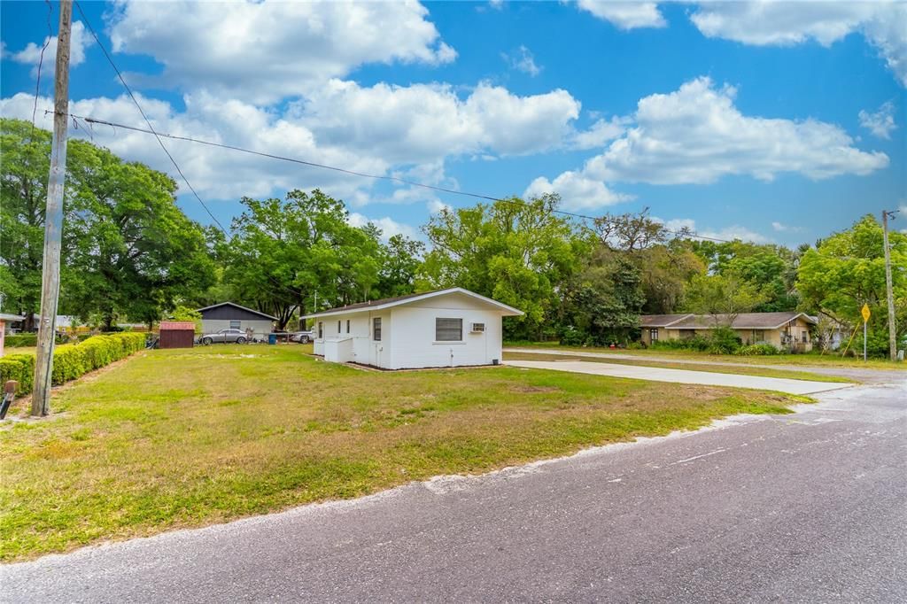 For Sale: $194,900 (2 beds, 0 baths, 720 Square Feet)