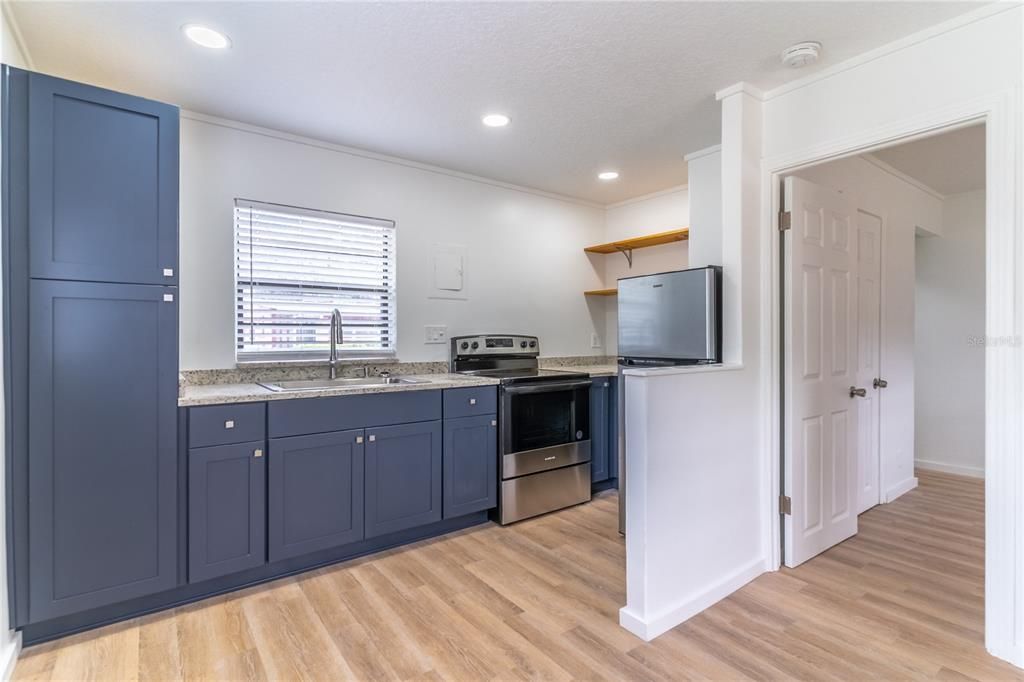 For Sale: $194,900 (2 beds, 0 baths, 720 Square Feet)