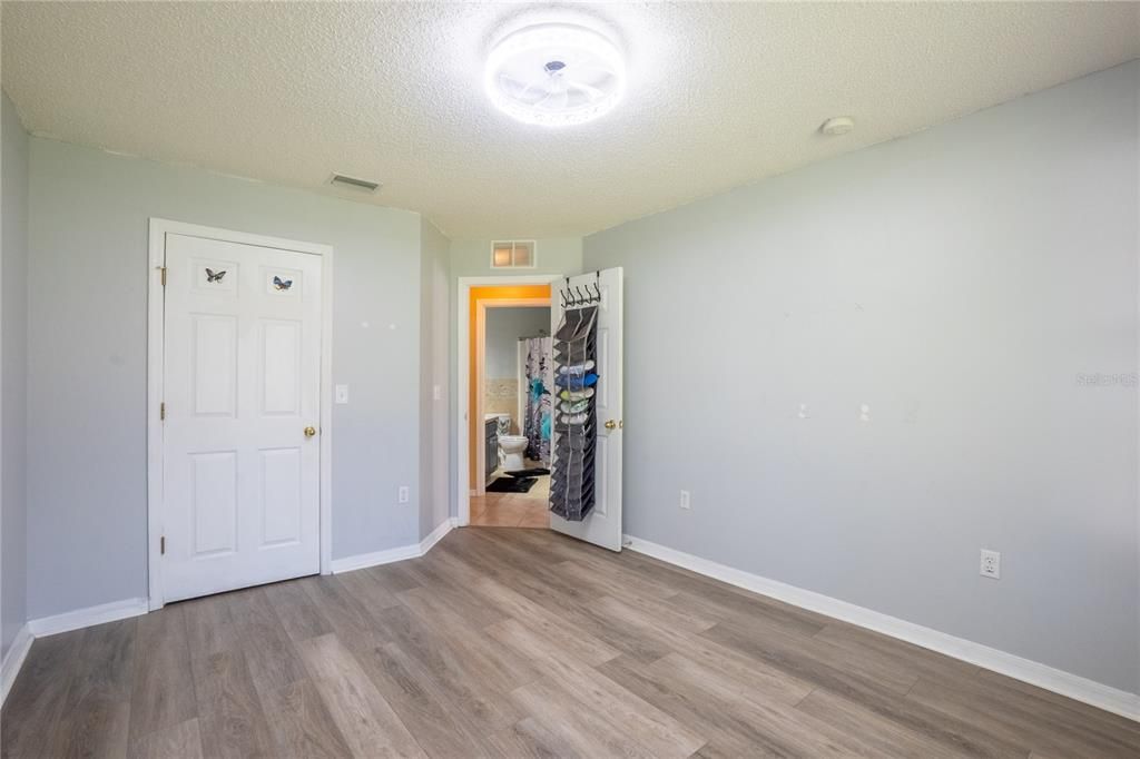 Activo con contrato: $349,000 (4 camas, 3 baños, 2973 Pies cuadrados)