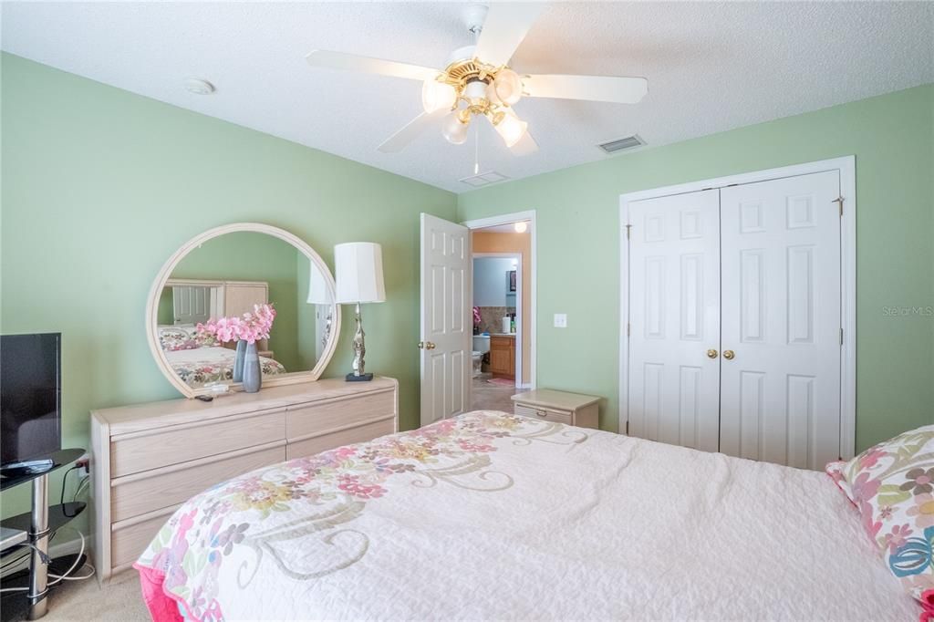 Activo con contrato: $349,000 (4 camas, 3 baños, 2973 Pies cuadrados)