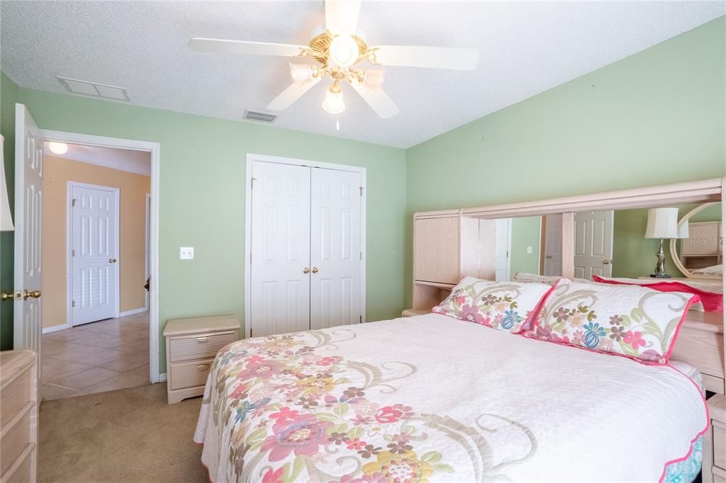 Activo con contrato: $349,000 (4 camas, 3 baños, 2973 Pies cuadrados)