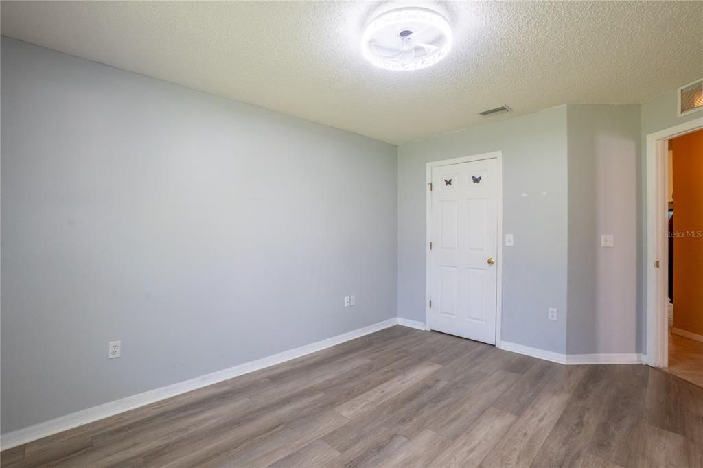 Activo con contrato: $349,000 (4 camas, 3 baños, 2973 Pies cuadrados)