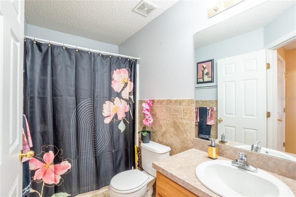 Activo con contrato: $349,000 (4 camas, 3 baños, 2973 Pies cuadrados)