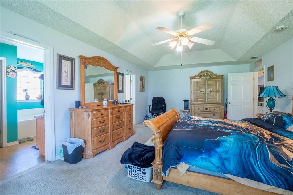 Activo con contrato: $349,000 (4 camas, 3 baños, 2973 Pies cuadrados)