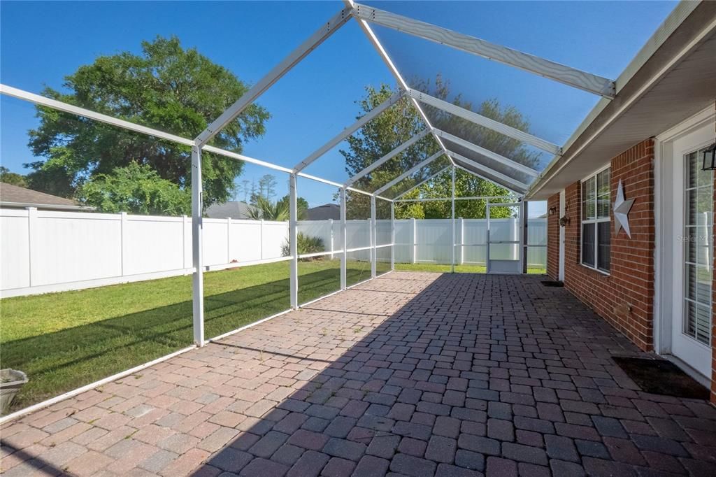 Activo con contrato: $349,000 (4 camas, 3 baños, 2973 Pies cuadrados)