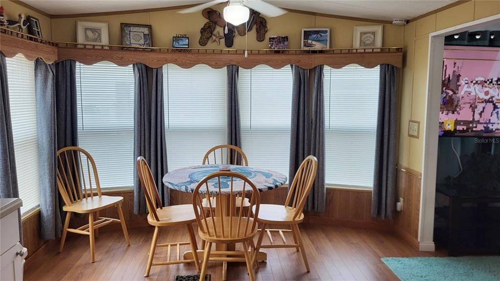 待售: $124,900 (2 贝兹, 1 浴室, 636 平方英尺)