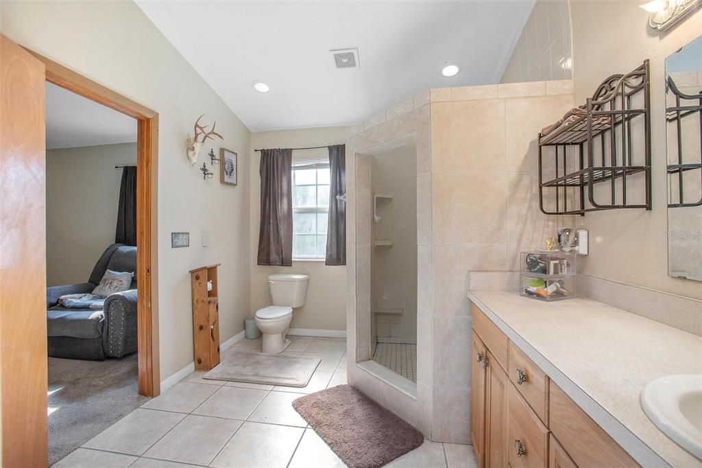 待售: $525,000 (4 贝兹, 2 浴室, 2074 平方英尺)