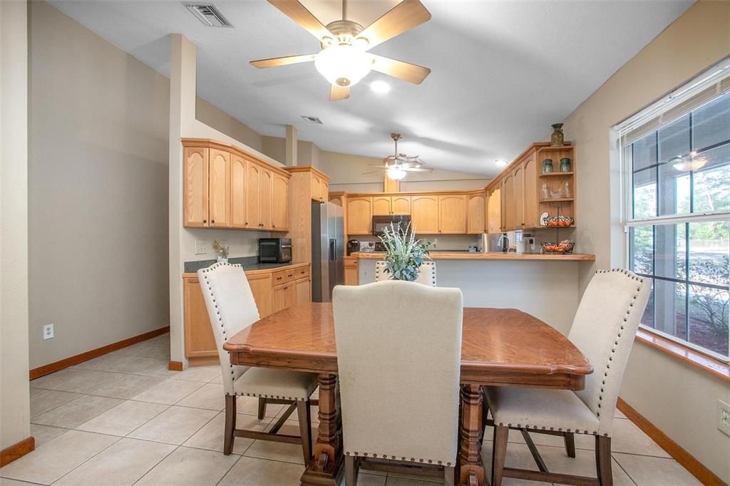 待售: $525,000 (4 贝兹, 2 浴室, 2074 平方英尺)