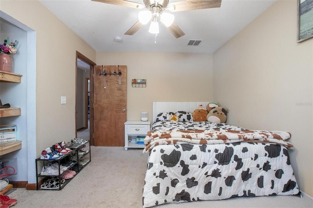 待售: $525,000 (4 贝兹, 2 浴室, 2074 平方英尺)