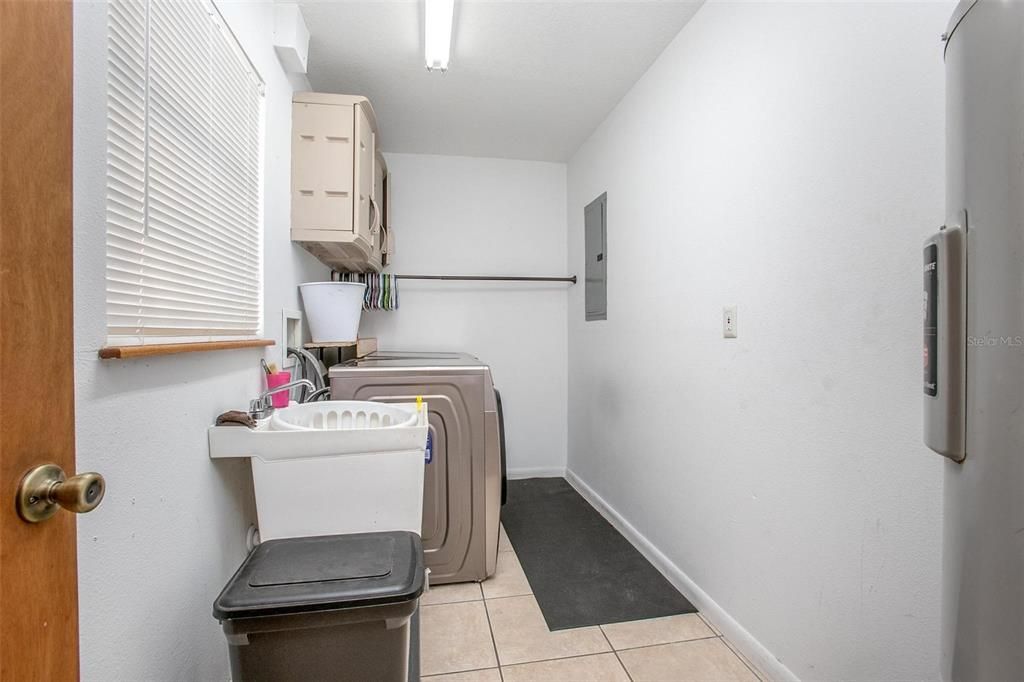 待售: $525,000 (4 贝兹, 2 浴室, 2074 平方英尺)