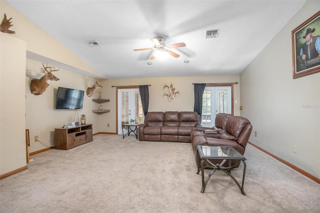 待售: $525,000 (4 贝兹, 2 浴室, 2074 平方英尺)