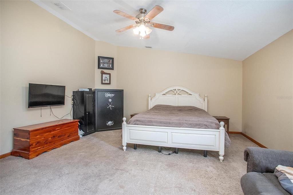 待售: $525,000 (4 贝兹, 2 浴室, 2074 平方英尺)