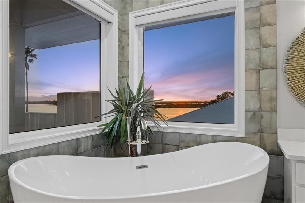 For Sale: $2,500,000 (3 beds, 2 baths, 4205 Square Feet)