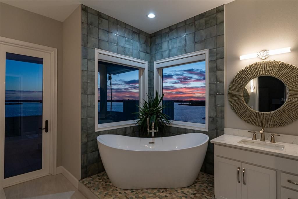 For Sale: $2,500,000 (3 beds, 2 baths, 4205 Square Feet)