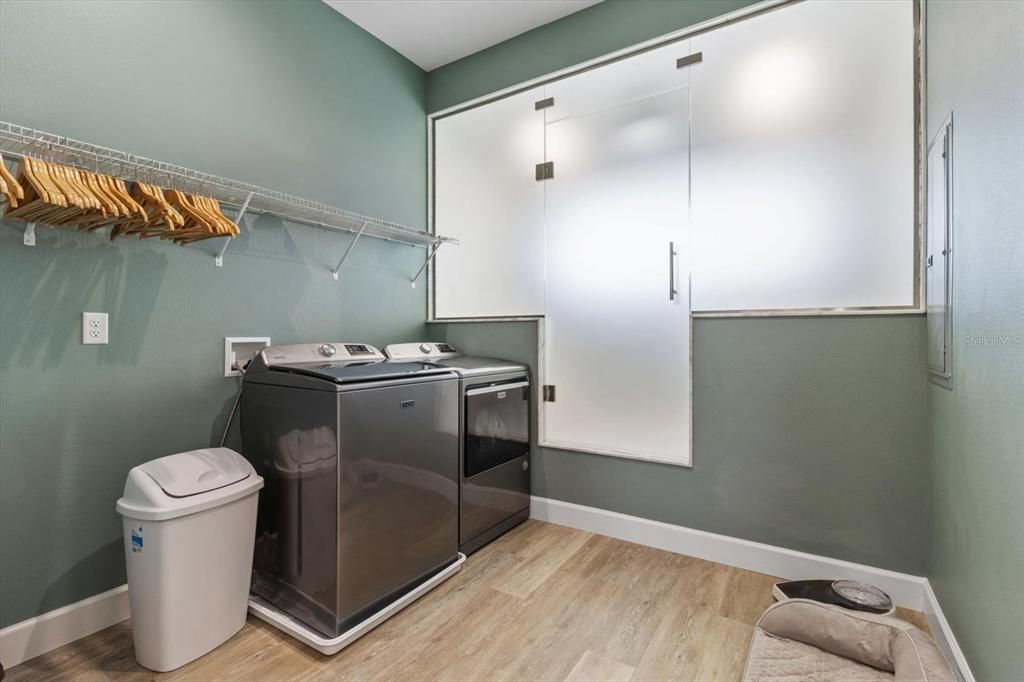 For Sale: $2,500,000 (3 beds, 2 baths, 4205 Square Feet)