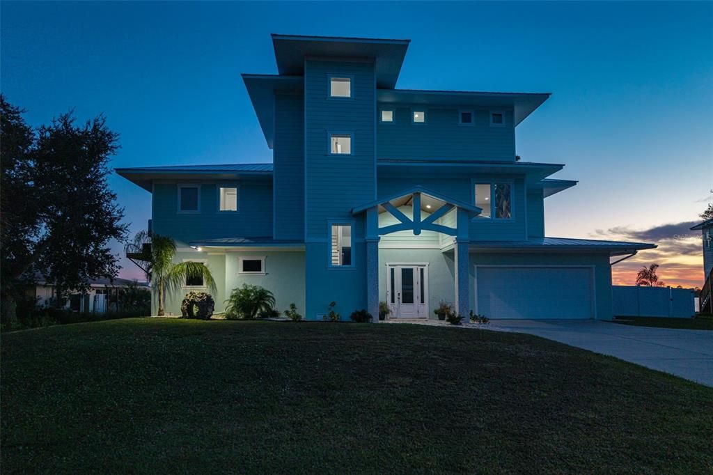 For Sale: $2,500,000 (3 beds, 2 baths, 4205 Square Feet)