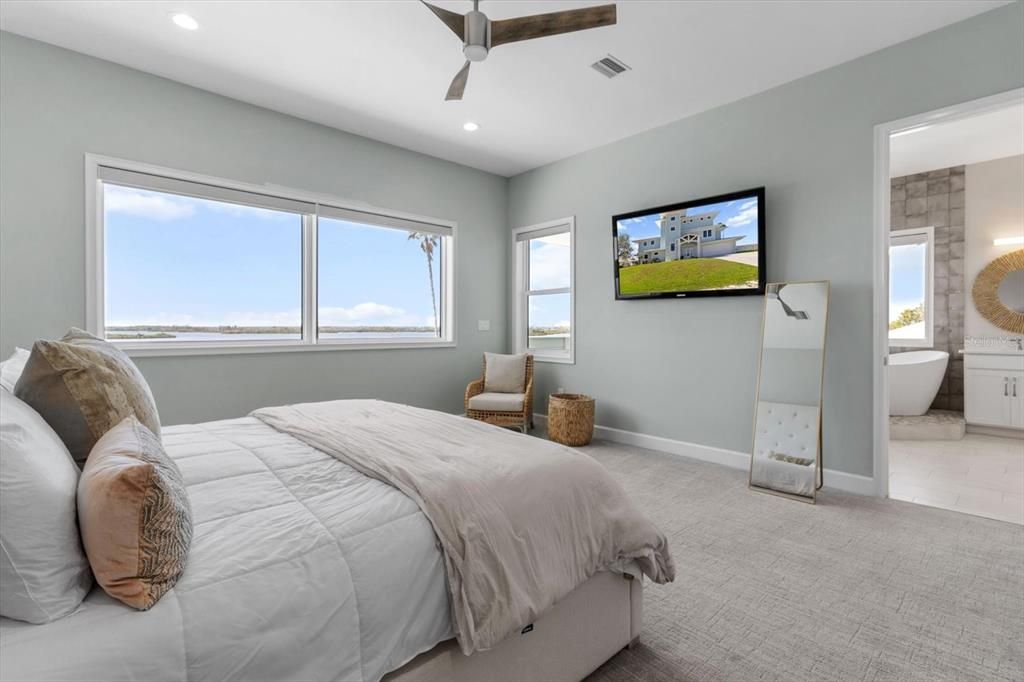 For Sale: $2,500,000 (3 beds, 2 baths, 4205 Square Feet)