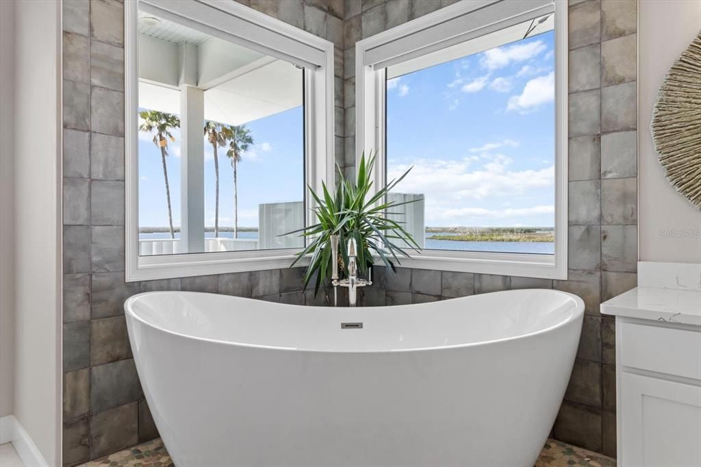 For Sale: $2,500,000 (3 beds, 2 baths, 4205 Square Feet)