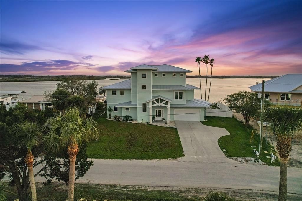 For Sale: $2,500,000 (3 beds, 2 baths, 4205 Square Feet)