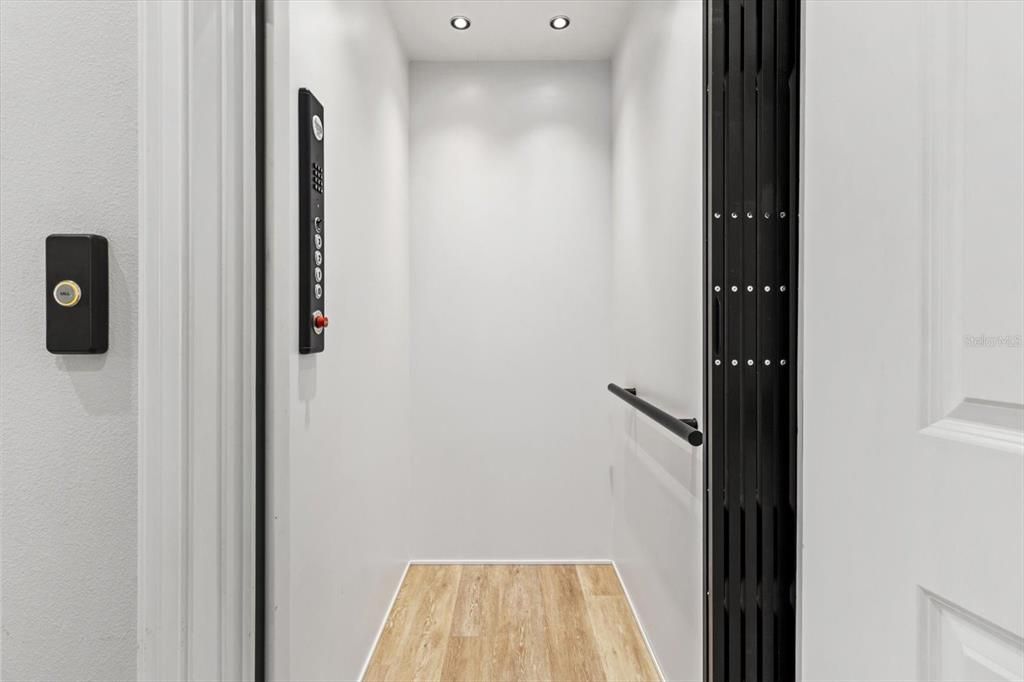 For Sale: $2,500,000 (3 beds, 2 baths, 4205 Square Feet)