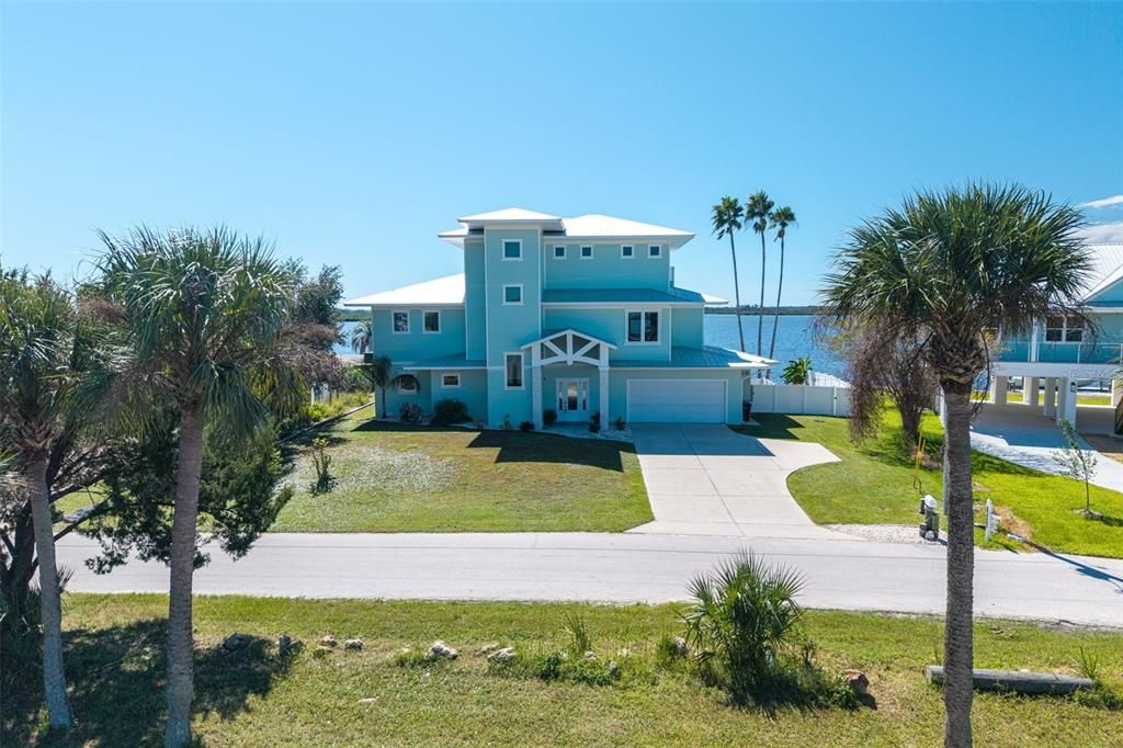 For Sale: $2,500,000 (3 beds, 2 baths, 4205 Square Feet)