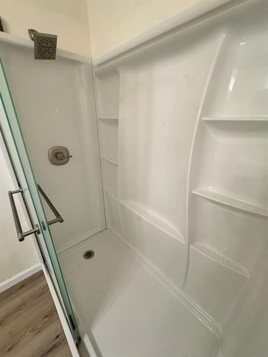 待售: $99,900 (2 贝兹, 1 浴室, 724 平方英尺)