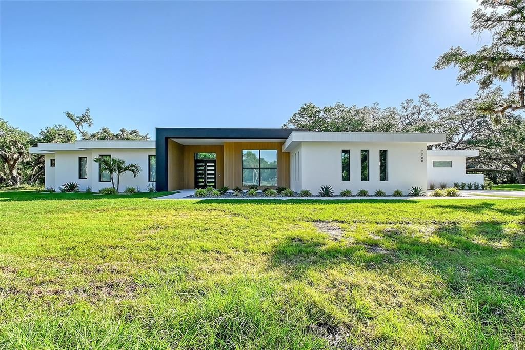 Recently Sold: $3,999,000 (5 beds, 5 baths, 4244 Square Feet)