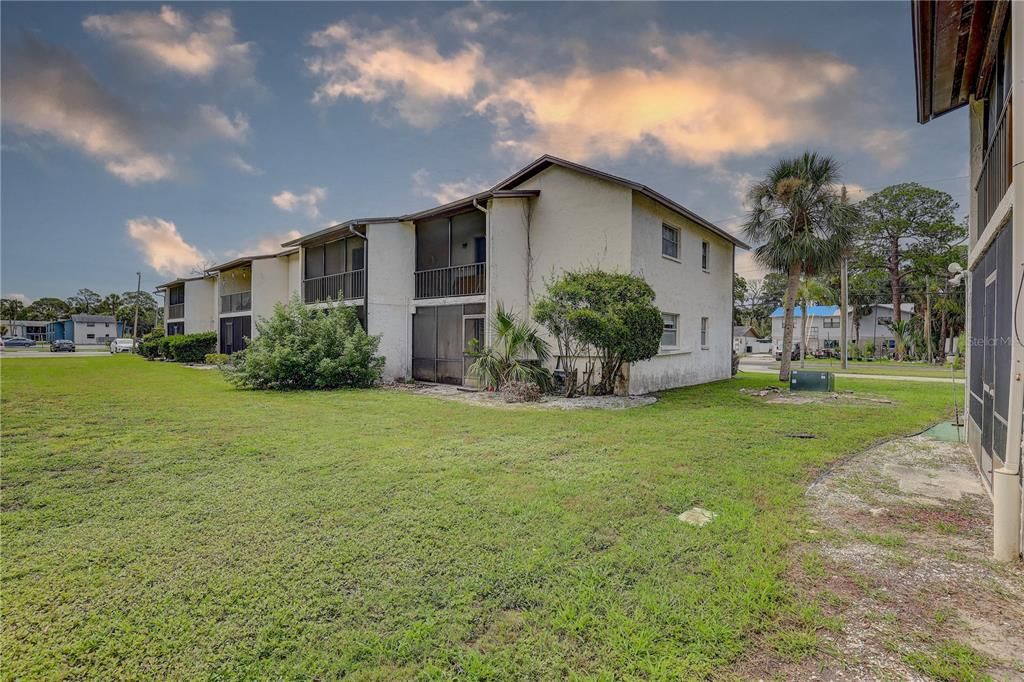 For Sale: $104,900 (2 beds, 1 baths, 720 Square Feet)