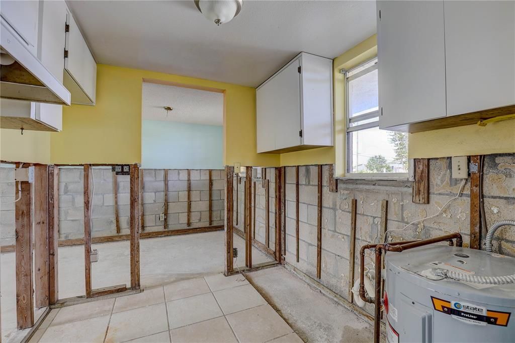 For Sale: $104,900 (2 beds, 1 baths, 720 Square Feet)