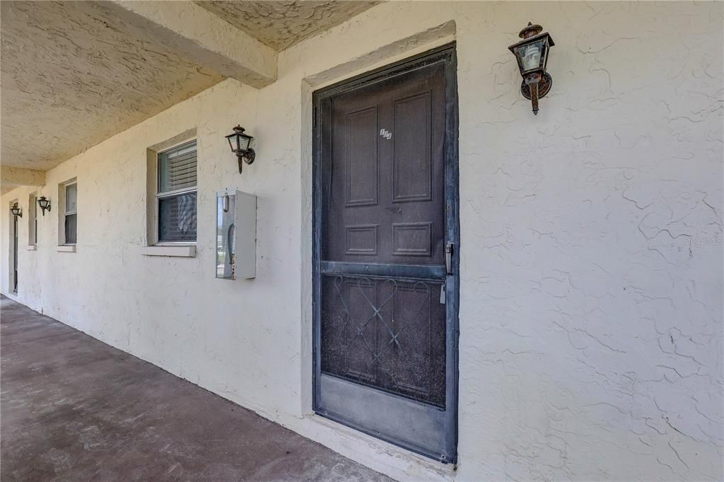 For Sale: $104,900 (2 beds, 1 baths, 720 Square Feet)