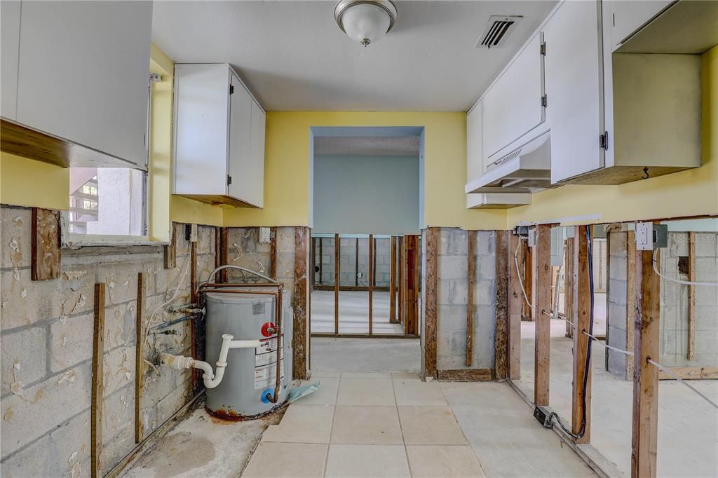 For Sale: $104,900 (2 beds, 1 baths, 720 Square Feet)