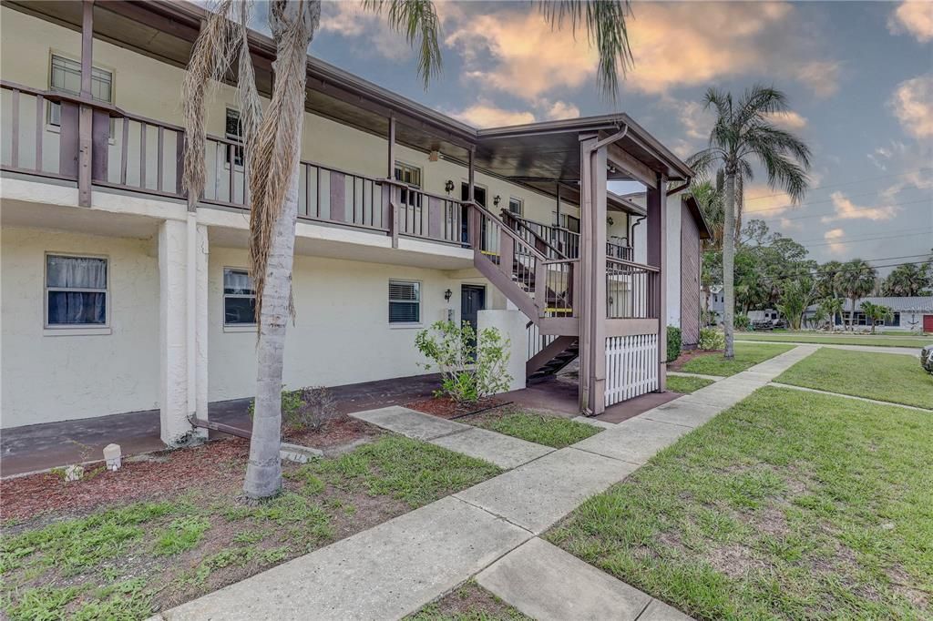 For Sale: $104,900 (2 beds, 1 baths, 720 Square Feet)