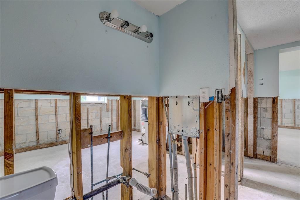 For Sale: $104,900 (2 beds, 1 baths, 720 Square Feet)