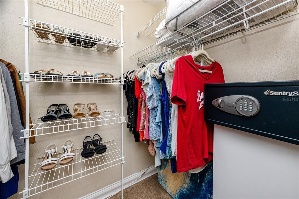 Active With Contract: $160,000 (1 beds, 1 baths, 600 Square Feet)