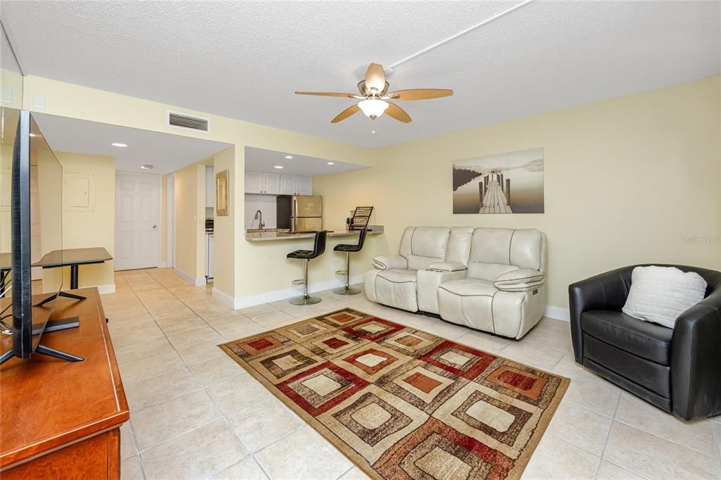 Active With Contract: $160,000 (1 beds, 1 baths, 600 Square Feet)