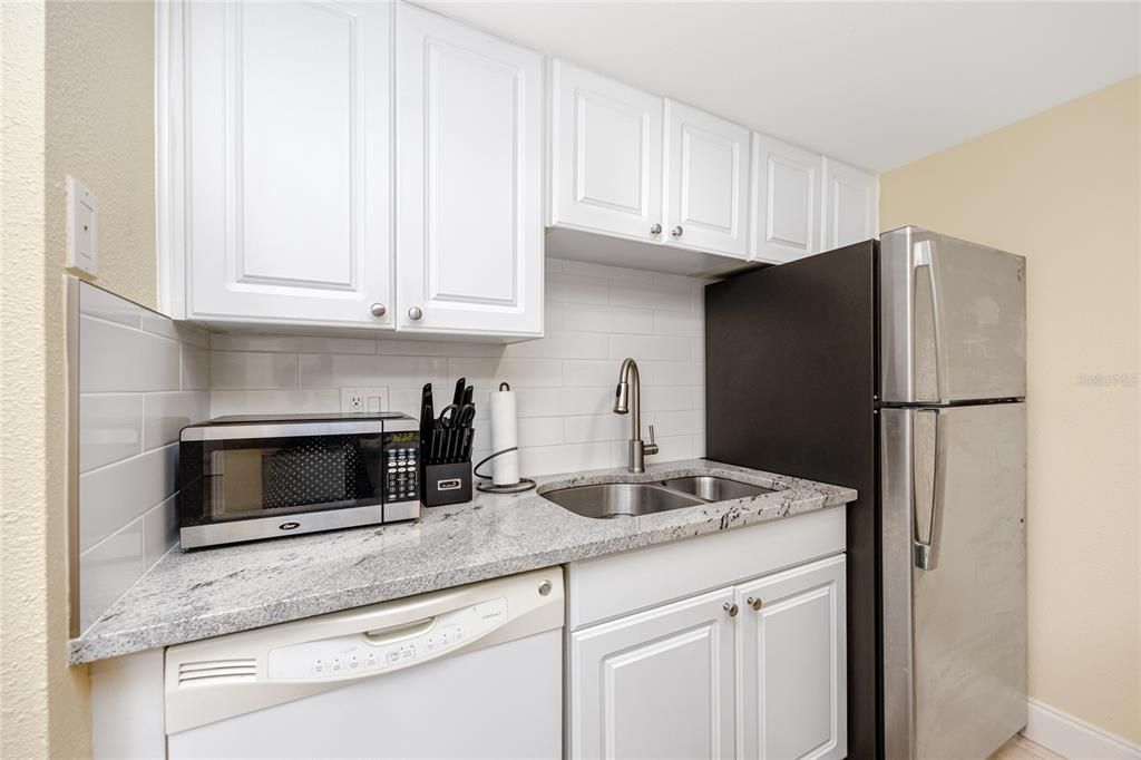 Active With Contract: $160,000 (1 beds, 1 baths, 600 Square Feet)