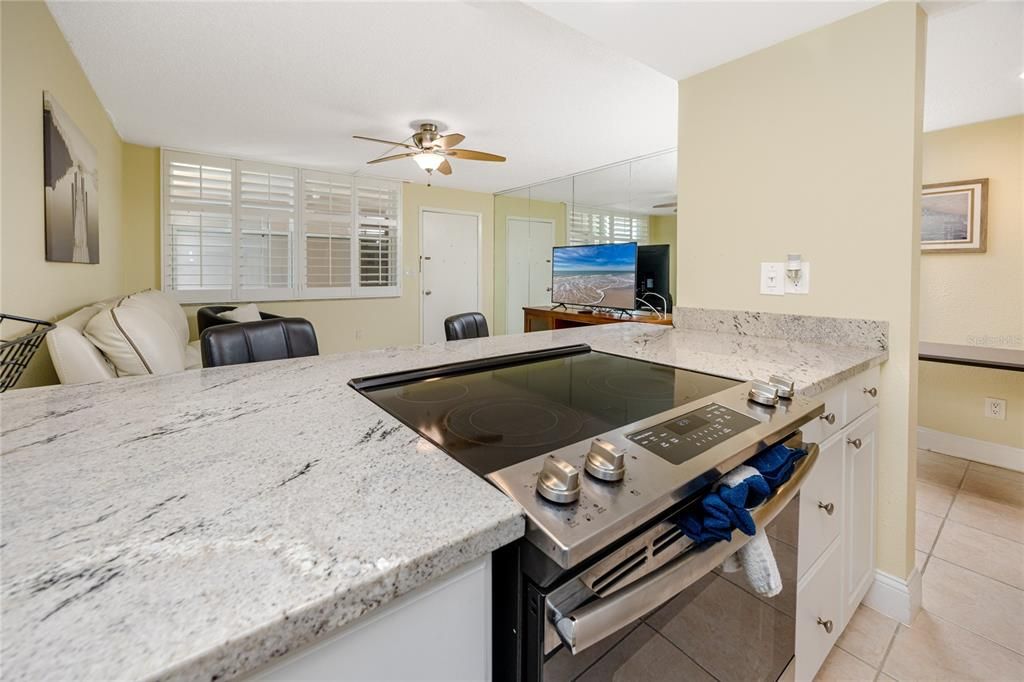 Active With Contract: $160,000 (1 beds, 1 baths, 600 Square Feet)