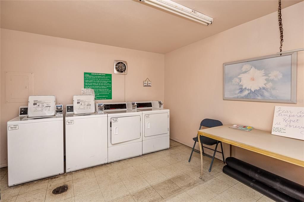 Active With Contract: $160,000 (1 beds, 1 baths, 600 Square Feet)