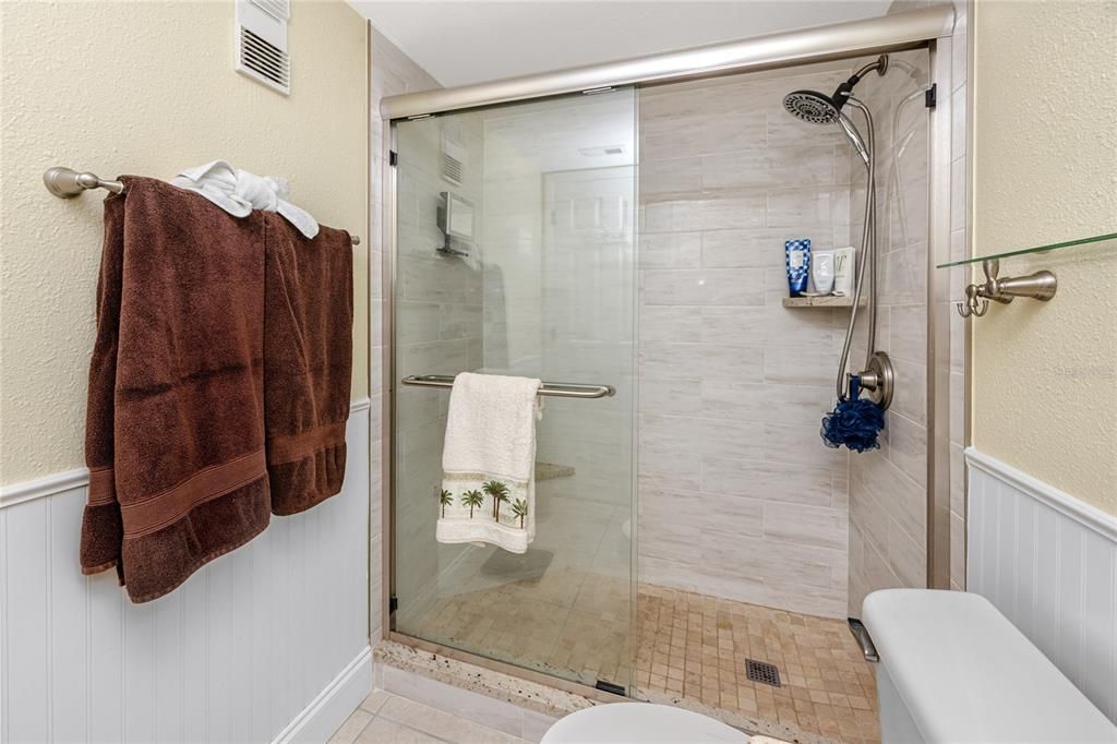 Active With Contract: $160,000 (1 beds, 1 baths, 600 Square Feet)