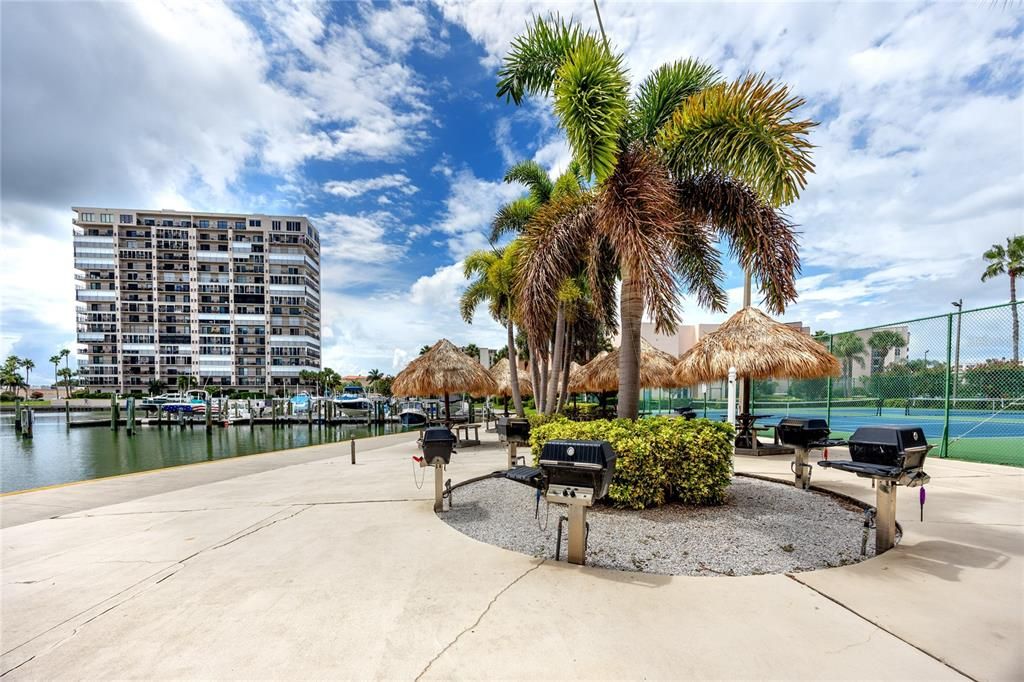 Active With Contract: $160,000 (1 beds, 1 baths, 600 Square Feet)