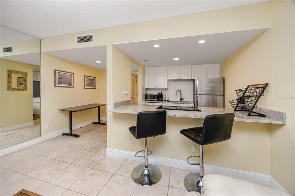 Active With Contract: $160,000 (1 beds, 1 baths, 600 Square Feet)