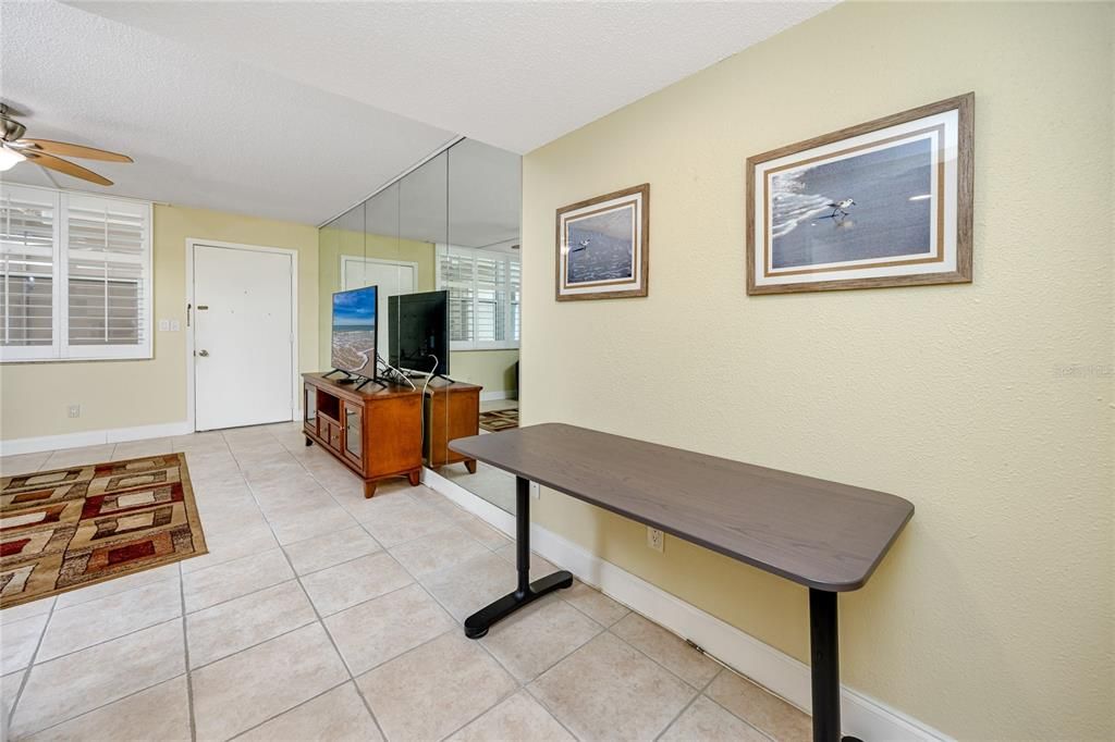 Active With Contract: $160,000 (1 beds, 1 baths, 600 Square Feet)