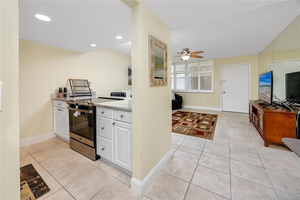 Active With Contract: $160,000 (1 beds, 1 baths, 600 Square Feet)