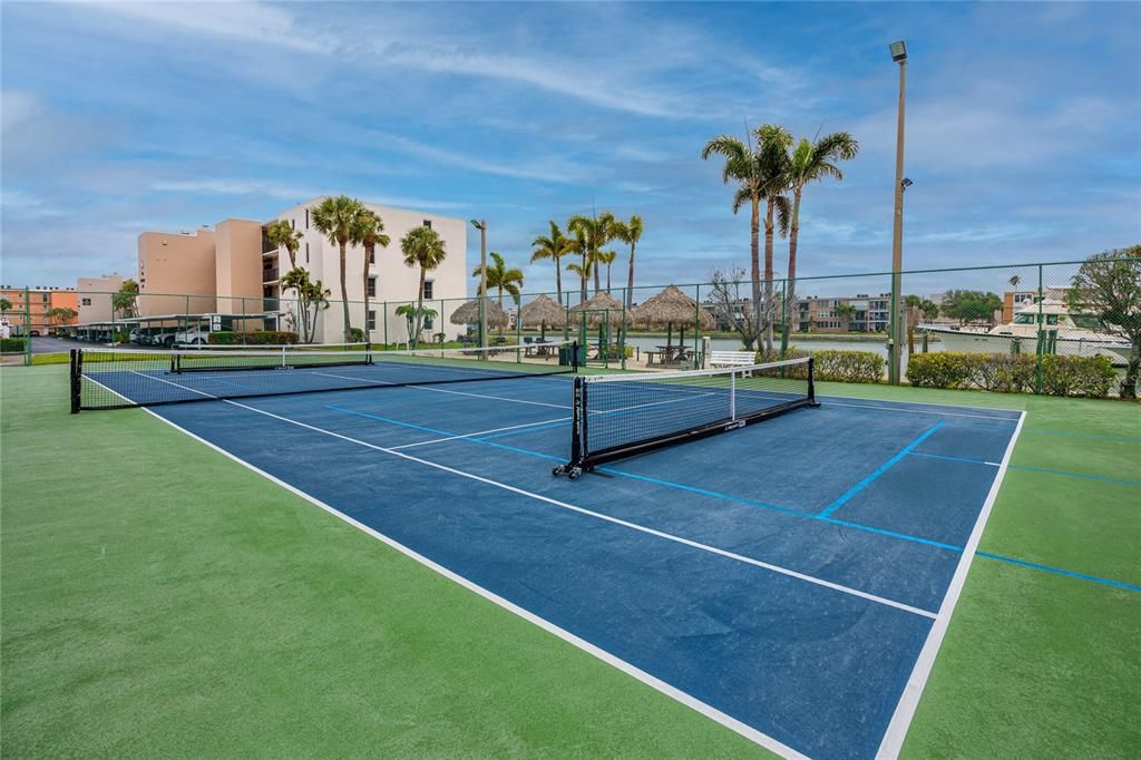 Active With Contract: $160,000 (1 beds, 1 baths, 600 Square Feet)