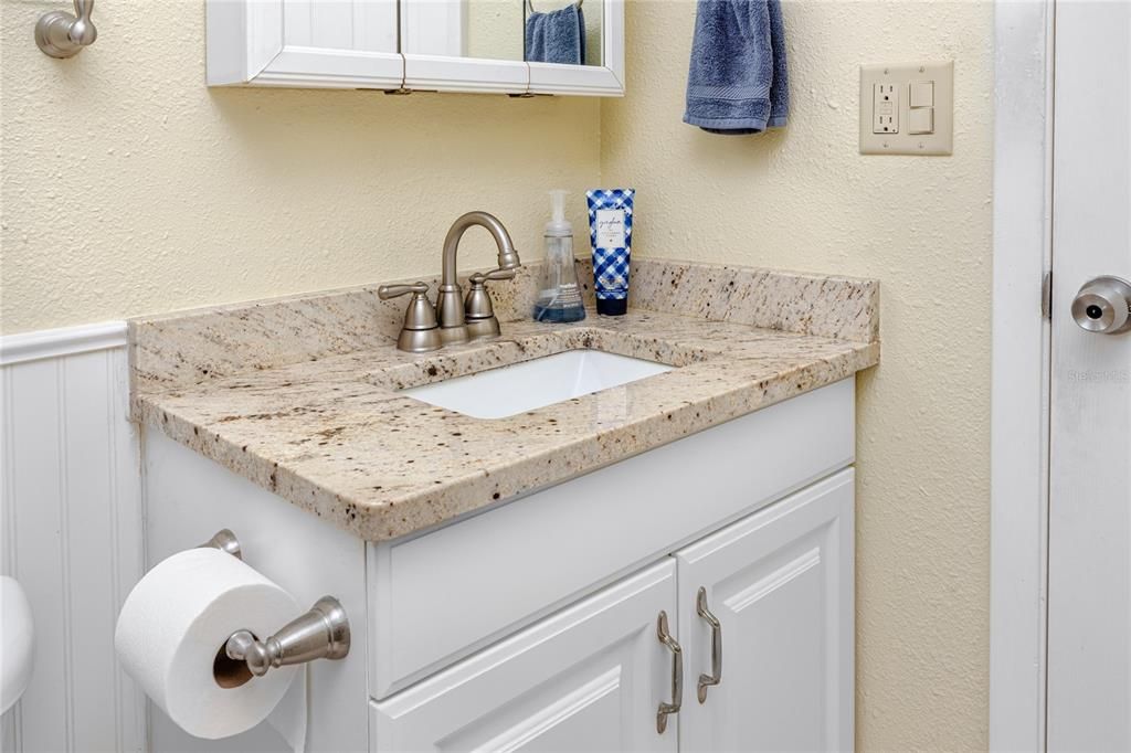 Active With Contract: $160,000 (1 beds, 1 baths, 600 Square Feet)