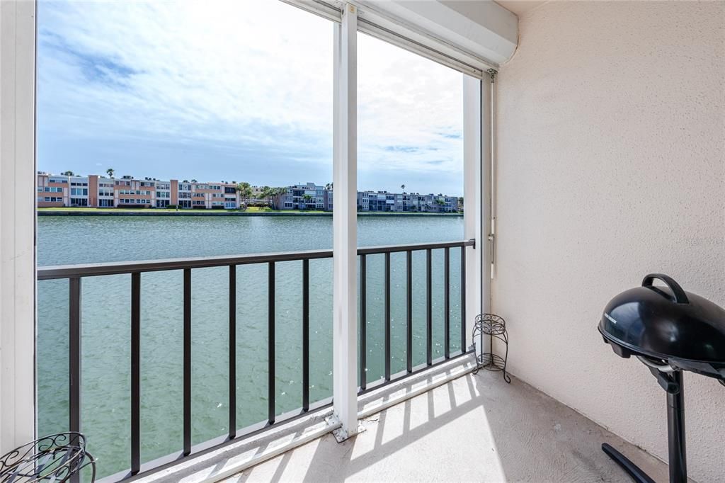 Active With Contract: $160,000 (1 beds, 1 baths, 600 Square Feet)